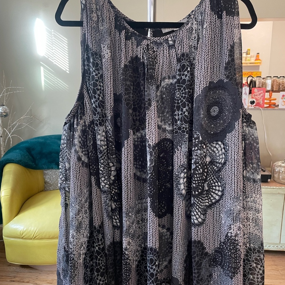 Daniel Rainn Black and Gray Patterned Top